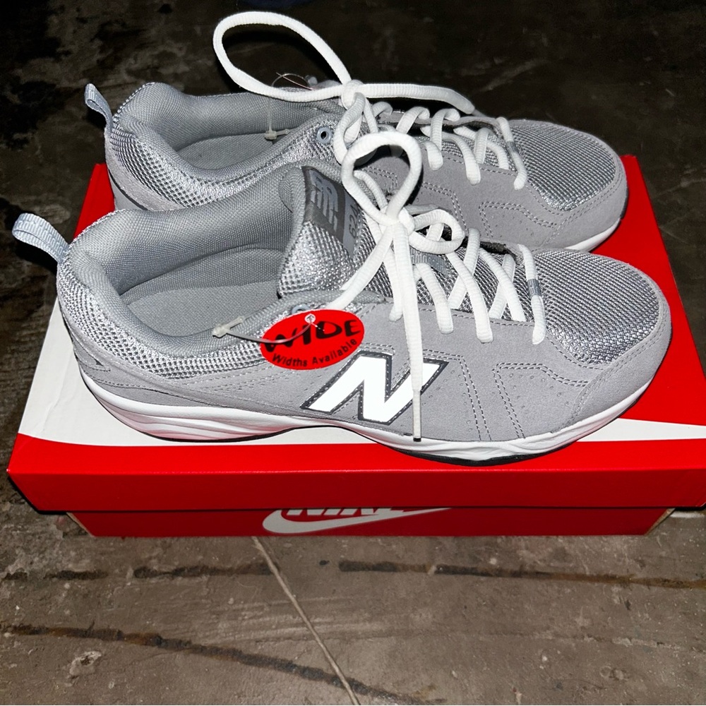 SIZE 7 Grey and White New Balance 624v2 trainers